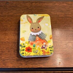 Mini- bobby pins in metallic Peter Rabbit metallic case